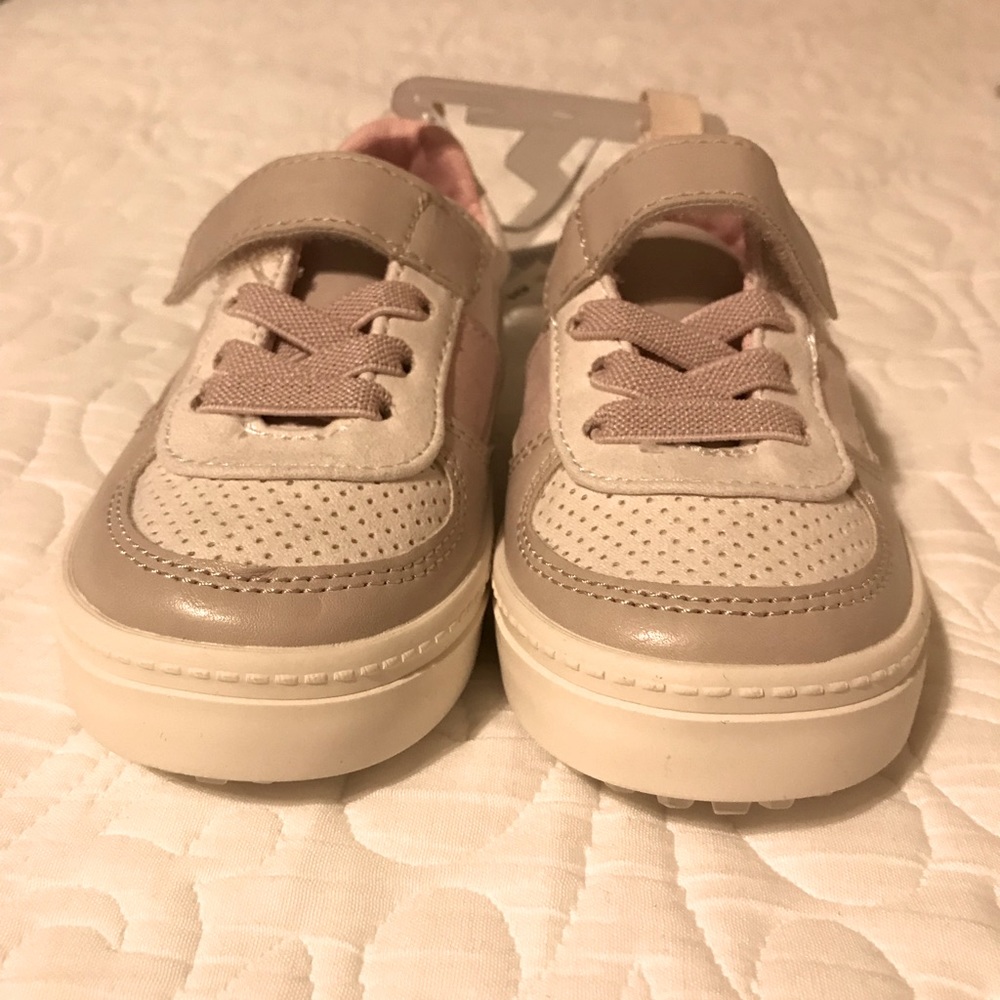 Toddler girls size 6 shoe